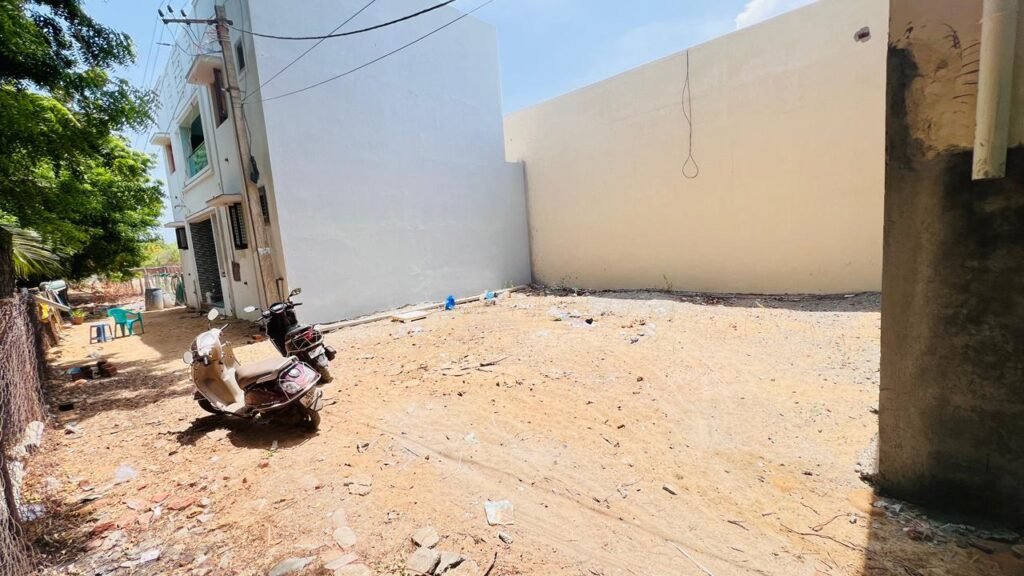 வீட்டுமனை நிலம் விற்பனைக்கு, முள்ளுவாடி ஸ்கூல் ரோடு, கீழக்கரை